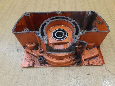 HUSQVARNA 140 R KARTER OBUDOWA SILNIKA KORPUS HUSQVARNA 140 R KARTER OBUDOWA SILNIKA KORPUS