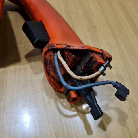 HUSKY 27 GTS RĄCZKA GAZU RĘKOJEŚĆ UCHWYT OBUDOWA HUSKY 27 GTS RĄCZKA GAZU RĘKOJEŚĆ UCHWYT OBUDOWA