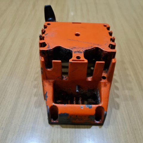 HUSKY 27 GTS SZARPAK STARTER ROZRUSZNIK OBUDOWA KORPUS HUSKY 27 GTS SZARPAK STARTER ROZRUSZNIK OBUDOWA KORPUS
