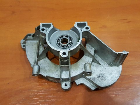 HUSQVARNA 122 C KARTER OBUDOWA SILNIKA POŁÓWKA HUSQVARNA 122 C KARTER OBUDOWA SILNIKA POŁÓWKA
