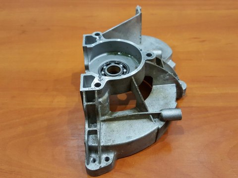 HUSQVARNA 122 C KARTER OBUDOWA SILNIKA POŁÓWKA HUSQVARNA 122 C KARTER OBUDOWA SILNIKA POŁÓWKA