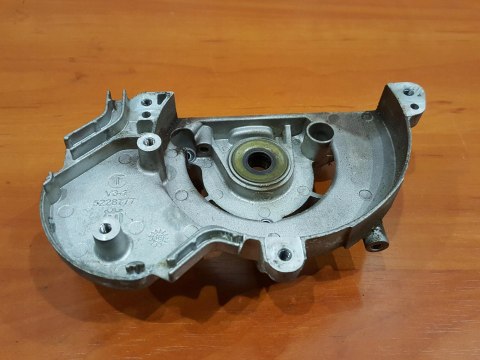 HUSQVARNA 122 C KARTER OBUDOWA SILNIKA POŁÓWKA HUSQVARNA 122 C KARTER OBUDOWA SILNIKA POŁÓWKA