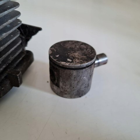 AL-KO LT 250 CYLINDER TŁOK ORYGINAŁ KOMPLET AL-KO LT 250 CYLINDER TŁOK ORYGINAŁ KOMPLET