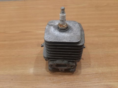 MCCULLOCH MT300X CYLINDER TŁOK ORYGINAŁ KOMPLET MCCULLOCH MT300X CYLINDER TŁOK ORYGINAŁ KOMPLET