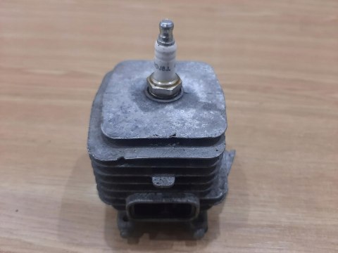 MCCULLOCH MT300X CYLINDER TŁOK ORYGINAŁ KOMPLET MCCULLOCH MT300X CYLINDER TŁOK ORYGINAŁ KOMPLET