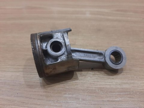 MCCULLOCH MT300X CYLINDER TŁOK ORYGINAŁ KOMPLET MCCULLOCH MT300X CYLINDER TŁOK ORYGINAŁ KOMPLET