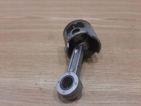 MCCULLOCH MT300X CYLINDER TŁOK ORYGINAŁ KOMPLET MCCULLOCH MT300X CYLINDER TŁOK ORYGINAŁ KOMPLET