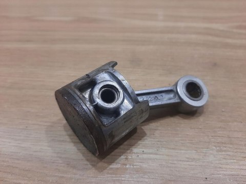 MCCULLOCH MT300X CYLINDER TŁOK ORYGINAŁ KOMPLET MCCULLOCH MT300X CYLINDER TŁOK ORYGINAŁ KOMPLET