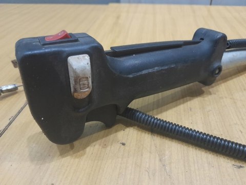 MCCULLOCH PRO MAC 3000 RĄCZKA GAZU RĘKOJEŚĆ MANETKA UCHWYT MCCULLOCH PRO MAC 3000 RĄCZKA GAZU RĘKOJEŚĆ MANETKA UCHWYT