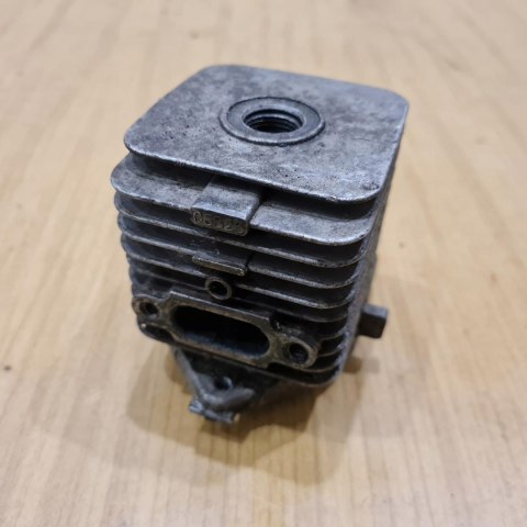 SOLO 125 CYLINDER TŁOK ORYGINAŁ KOMPLET SOLO 125 CYLINDER TŁOK ORYGINAŁ KOMPLET