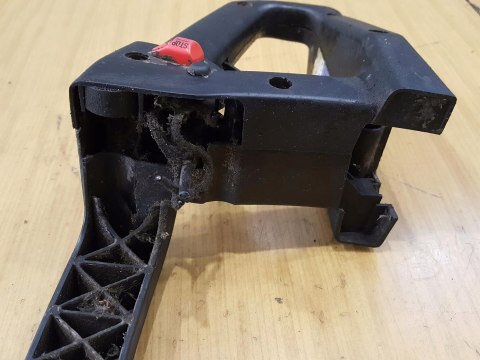 MCCULLOCH MINI MAC 833AV RĄCZKA GAZU UCHWYT MCCULLOCH MINI MAC 833AV RĄCZKA GAZU UCHWYT
