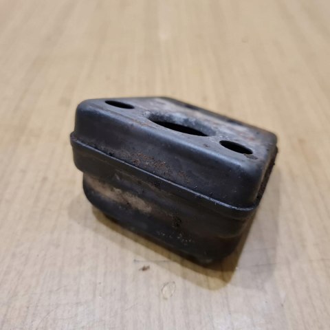 MCCULLOCH MINI MAC 35 TŁUMIK WYDECH MCCULLOCH MINI MAC 35 TŁUMIK WYDECH
