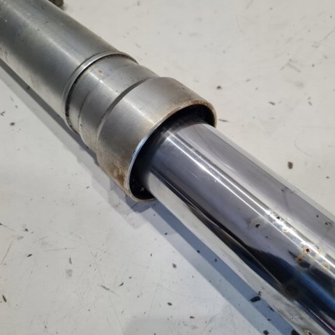 HONDA CBR 900 SC28 SC33 LAGA ZAWIESZENIE PRZÓD PRAWA HONDA CBR 900 SC28 SC33 LAGA ZAWIESZENIE PRZÓD PRAWA
