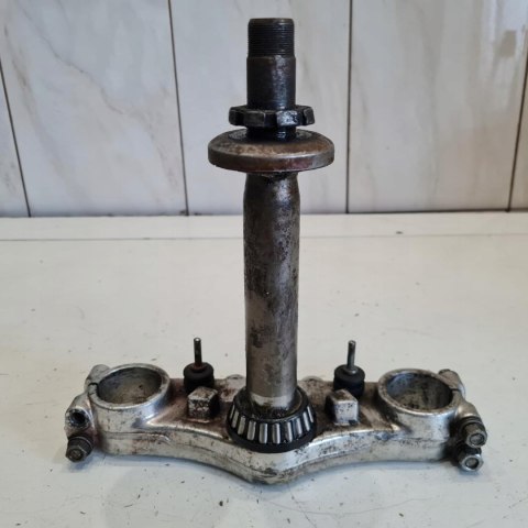 YAMAHA TT 350 SZTYCA PÓŁKA DOLNA ZAWIESZENIA YAMAHA TT 350 SZTYCA PÓŁKA DOLNA ZAWIESZENIA