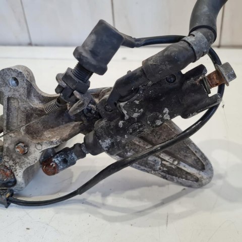 YAMAHA YZF 600 THUNDERCAT SET PODNÓŻEK POMPA HAMULCOWA KPL YAMAHA YZF 600 THUNDERCAT SET PODNÓŻEK POMPA HAMULCOWA KPL