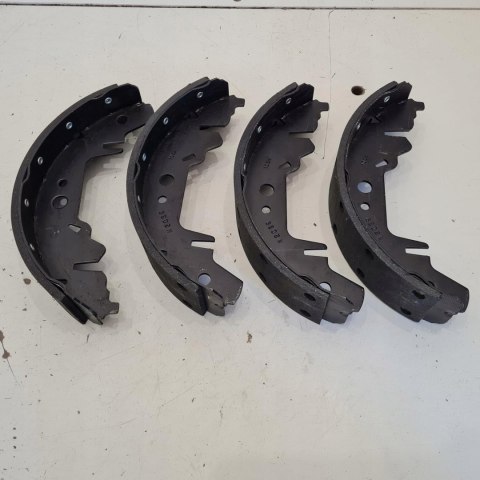 JEEP GRAND CHEROKEE ZJ XJ WRANGLER YJ SZCZĘKI HAMULCOWE 71-714R JEEP GRAND CHEROKEE ZJ XJ WRANGLER YJ SZCZĘKI HAMULCOWE 71-714R