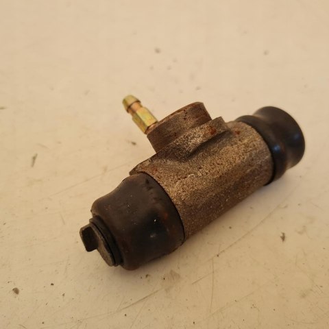 AUDI 100 C2 C3 CYLINDEREK HAMULCOWY C5W018FL AUDI 100 C2 C3 CYLINDEREK HAMULCOWY C5W018FL