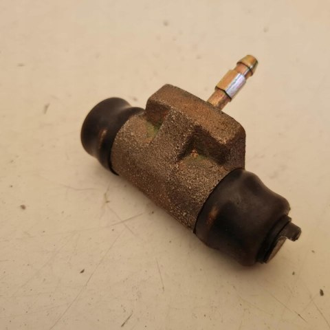 AUDI 100 C2 C3 CYLINDEREK HAMULCOWY C5W018FL AUDI 100 C2 C3 CYLINDEREK HAMULCOWY C5W018FL
