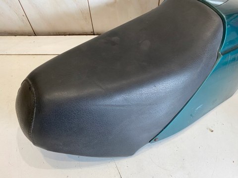 DERBI VAMOS 50 125 SIEDZENIE FOTEL KANAPA OWIEWKA OSŁONA PLASTIK