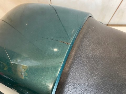 DERBI VAMOS 50 125 SIEDZENIE FOTEL KANAPA OWIEWKA OSŁONA PLASTIK