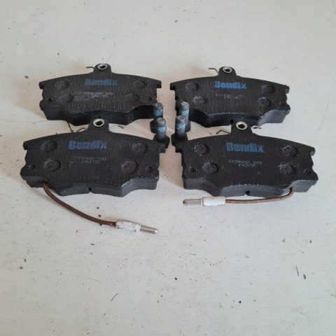 FIAT CROMA 85-88 KLOCKI HAMULCOWE KPL BENDIX 571426B FIAT CROMA 85-88 KLOCKI HAMULCOWE KPL BENDIX 571426B