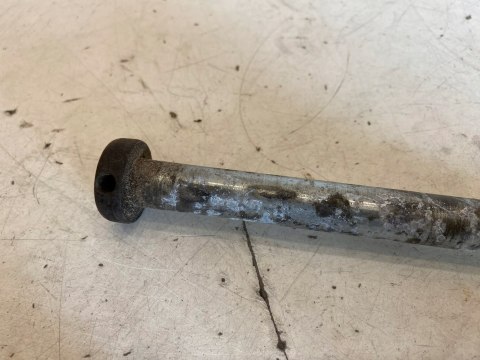 KAWASAKI KZ 750 GT OŚ OŚKA SZPILKA KOŁA TYLNEGO KAWASAKI KZ 750 GT OŚ OŚKA SZPILKA KOŁA TYLNEGO
