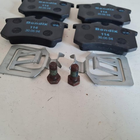 PEUGEOT 405 KLOCKI HAMULCOWE KPL BENDIX 571513B PEUGEOT 405 KLOCKI HAMULCOWE KPL BENDIX 571513B