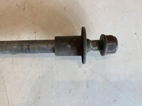 SUZUKI GSXF GSX 600F GSX-F 600 750 SZPILKA OŚ OŚKA