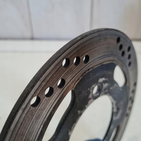 SUZUKI RGV 250 TARCZA HAMULCOWA TYŁ