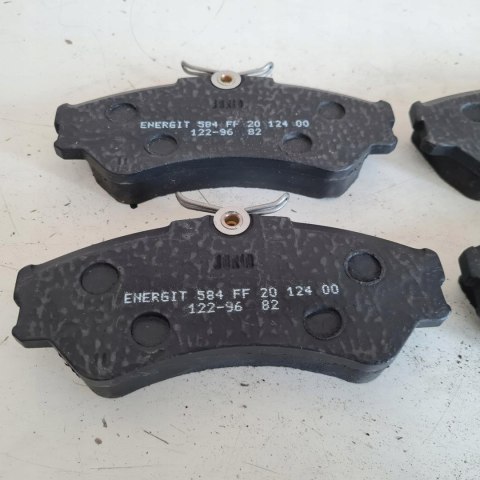 VOLKSWAGEN TRANSPORTER T4 KLOCKI HAMULCOWE KPL BENDIX 571460B VOLKSWAGEN TRANSPORTER T4 KLOCKI HAMULCOWE KPL BENDIX 571460B