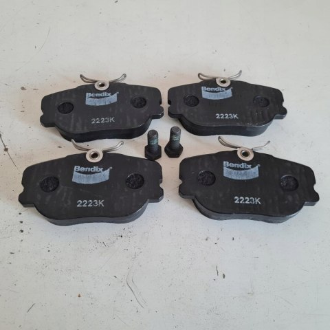 VOLVO 480 KLOCKI HAMULCOWE KPL BENDIX 571415B VOLVO 480 KLOCKI HAMULCOWE KPL BENDIX 571415B
