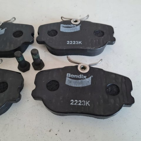 VOLVO 480 KLOCKI HAMULCOWE KPL BENDIX 571415B VOLVO 480 KLOCKI HAMULCOWE KPL BENDIX 571415B