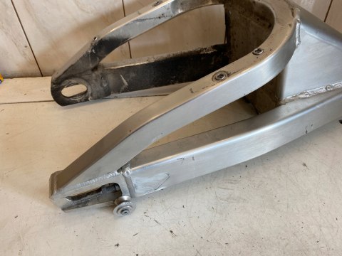 YAMAHA YZF R1 RN01 98-02 WAHACZ TYŁ YAMAHA YZF R1 RN01 98-02 WAHACZ TYŁ