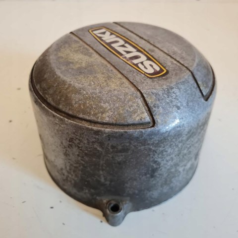 SUZUKI GT 380 POKRYWA OSŁONA KAPA DEKIEL OBUDOWA