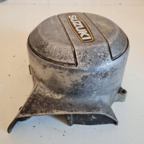 SUZUKI GT 380 POKRYWA OSŁONA KAPA DEKIEL OBUDOWA