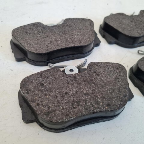 BMW SERIA 3 E30 KLOCKI HAMULCOWE KOMPLET DELPHI LP596 BMW SERIA 3 E30 KLOCKI HAMULCOWE KOMPLET DELPHI LP596