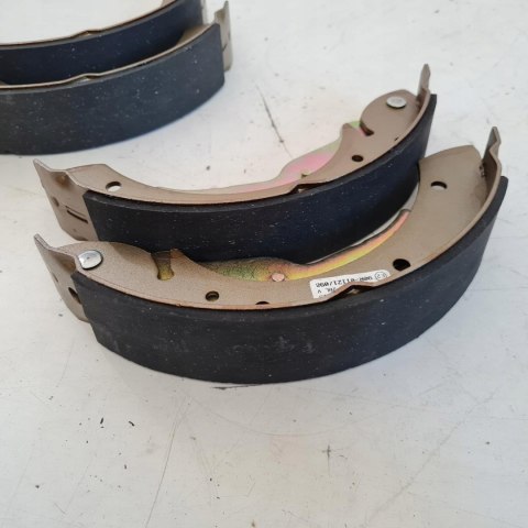 BMW SERIA 3 E36 SZCZĘKI HAMULCOWE KPL DELPHI LS1634 BMW SERIA 3 E36 SZCZĘKI HAMULCOWE KPL DELPHI LS1634