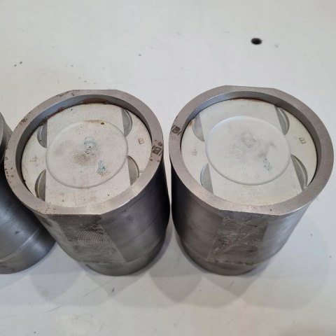 CITROEN XANTIA XSARA PEUGEOT 306 406 1.8 16V TULEJE TŁOKI KPL 0111.Y7 OE CITROEN XANTIA XSARA PEUGEOT 306 406 1.8 16V TULEJE TŁOKI KPL 0111.Y7 OE