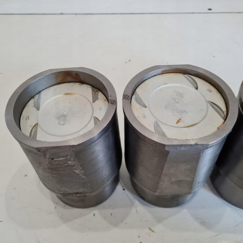 CITROEN XANTIA XSARA PEUGEOT 306 406 1.8 16V TULEJE TŁOKI KPL 0111.Y7 OE CITROEN XANTIA XSARA PEUGEOT 306 406 1.8 16V TULEJE TŁOKI KPL 0111.Y7 OE