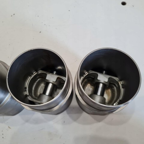 CITROEN XANTIA XSARA PEUGEOT 306 406 1.8 16V TULEJE TŁOKI KPL 0111.Y7 OE CITROEN XANTIA XSARA PEUGEOT 306 406 1.8 16V TULEJE TŁOKI KPL 0111.Y7 OE