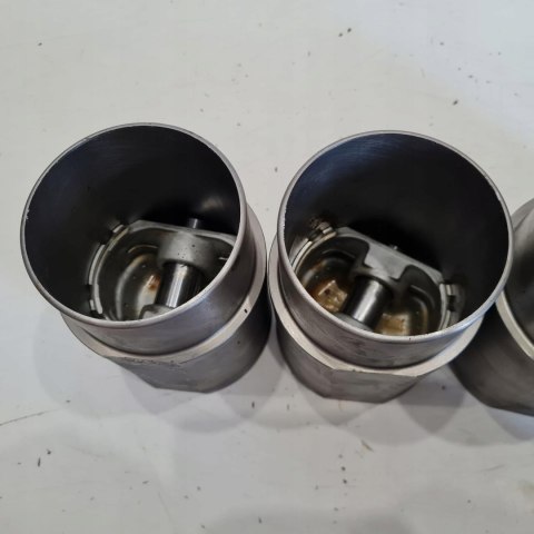 CITROEN XANTIA XSARA PEUGEOT 306 406 1.8 16V TULEJE TŁOKI KPL 0111.Y7 OE CITROEN XANTIA XSARA PEUGEOT 306 406 1.8 16V TULEJE TŁOKI KPL 0111.Y7 OE