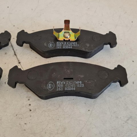 FORD FIESTA 89-95 KLOCKI HAMULCOWE KPL RAICAM 1.384.0 FORD FIESTA 89-95 KLOCKI HAMULCOWE KPL RAICAM 1.384.0