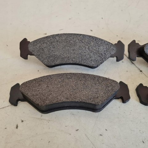 FORD FIESTA 89-95 KLOCKI HAMULCOWE KPL RAICAM 1.384.0 FORD FIESTA 89-95 KLOCKI HAMULCOWE KPL RAICAM 1.384.0
