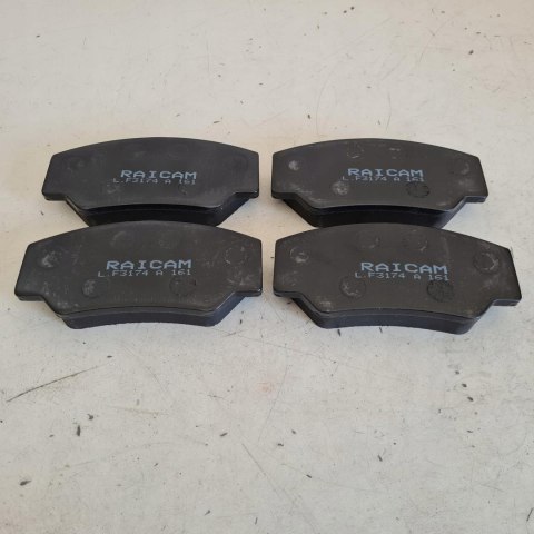 FORD TRANSIT 86> KLOCKI HAMULCOWE KPL RAICAM 1.317.0