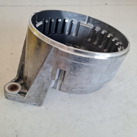 MERCEDES ATEGO AXOR TRAVEGO OBUDOWA ALTERNATORA BOSCH 1125887013 MERCEDES ATEGO AXOR TRAVEGO OBUDOWA ALTERNATORA BOSCH 1125887013