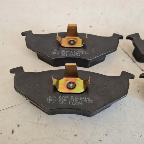 SEAT CORDOBA TOLEDO VW GOLF III KLOCKI HAMULCOWE KPL RAICAM 1.623.0 SEAT CORDOBA TOLEDO VW GOLF III KLOCKI HAMULCOWE KPL RAICAM 1.623.0