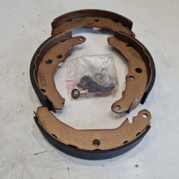 FORD FIESTA II SZCZĘKI HAMULCOWE KPL A.B.S. 8804