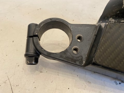 KAWASAKI ZZR 1100 PÓŁKA GÓRNA ZAWIESZENIA UCHWYT MOCOWANIE AMORTYZATORÓW