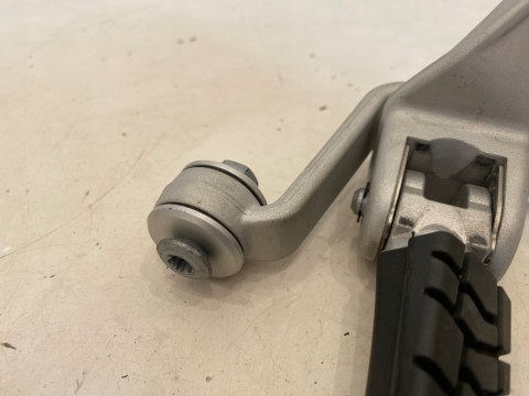 KTM DUKE 690 13' SET PODNÓŻEK PRAWY PASAŻERA