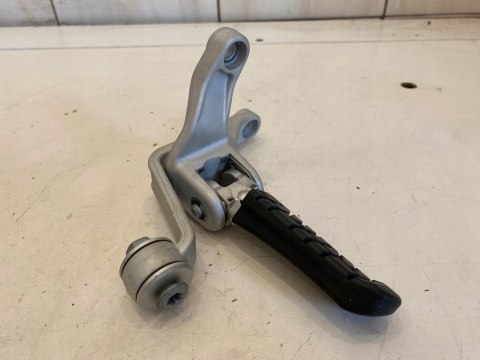 KTM DUKE 690 13' SET PODNÓŻEK PRAWY PASAŻERA